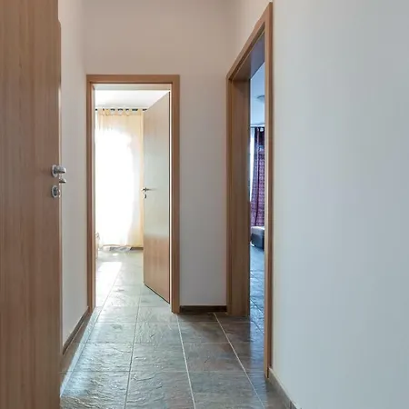 Luxury 1bdr In Astoria Iq * Elenite