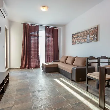 Apartman Luxury 1bdr In Astoria Iq Elenite