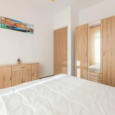 Luxury 1bdr In Astoria Iq Appartement Elenite