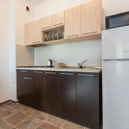 Luxury 1bdr In Astoria Iq Elenite