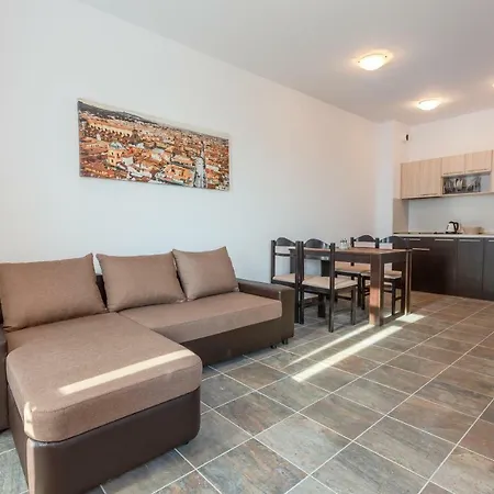 Appartement Luxury 1bdr In Astoria Iq Elenite